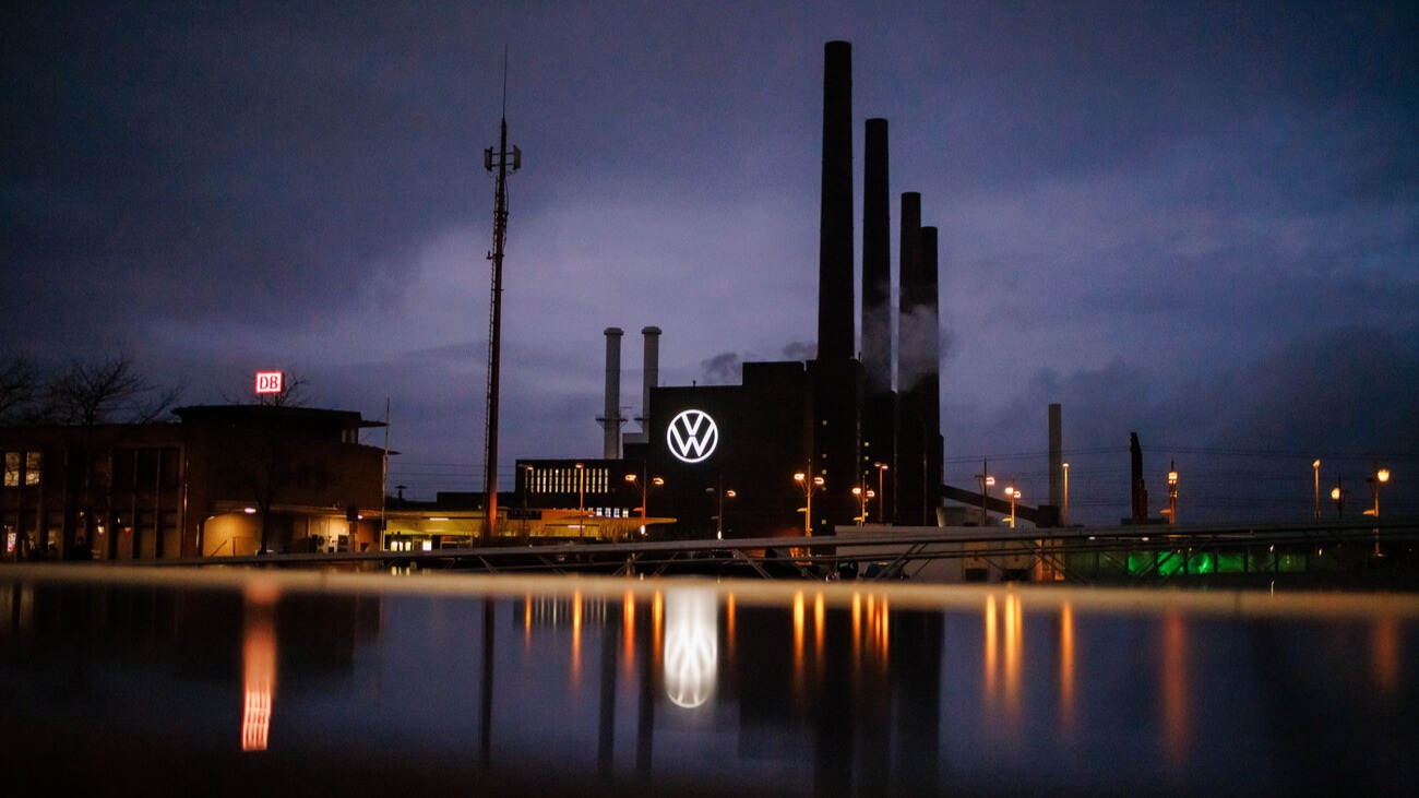 Der Letzte löscht das Licht: Die deutsche Autoindustrie muss Arbeitsplätze abbauen. Bild: Keystone
