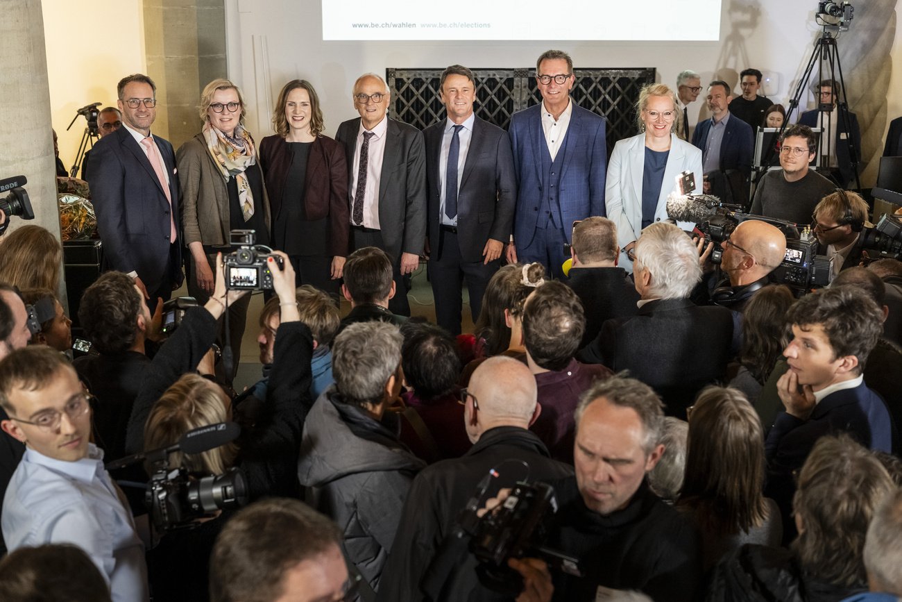Die neue Berner Regierung von links nach rechts, Reto Müller (SP), Astrid Bärtschi (Die Mitte), Evi Allemann (SP), Pierre Alain Schnegg (SVP), Philippe Müller (FDP), Raphael Lanz (SVP) und Aline Trede (Gruene), Bild: Keystone