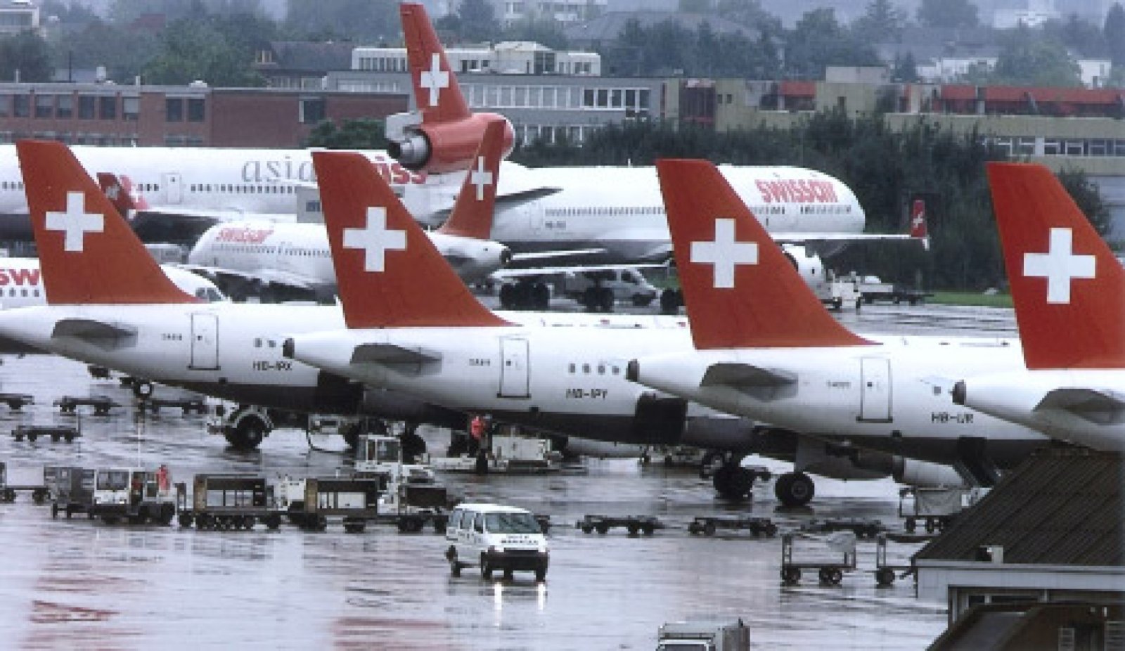 Vor zwanzig Jahren: Die Swissair stellt ihren Betrieb ein. Kein Flugzeug bleibt in der Luft. In Kloten bricht das Chaos aus.