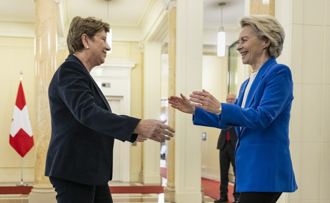 Denkwürdiger Tag: Ursula von der Leyen (rechts), Präsidentin des EU-Kommission, und Viola Amherd, Bundespräsidentin. Bild: Keystone