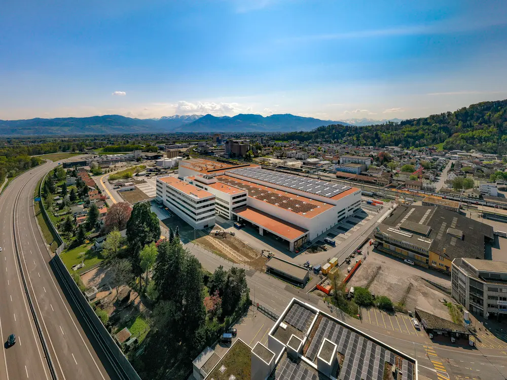 Fabrik der Stadler Rail in St. Margrethen. Wer will schon 70 Millionen? Bild: Stadler Rail