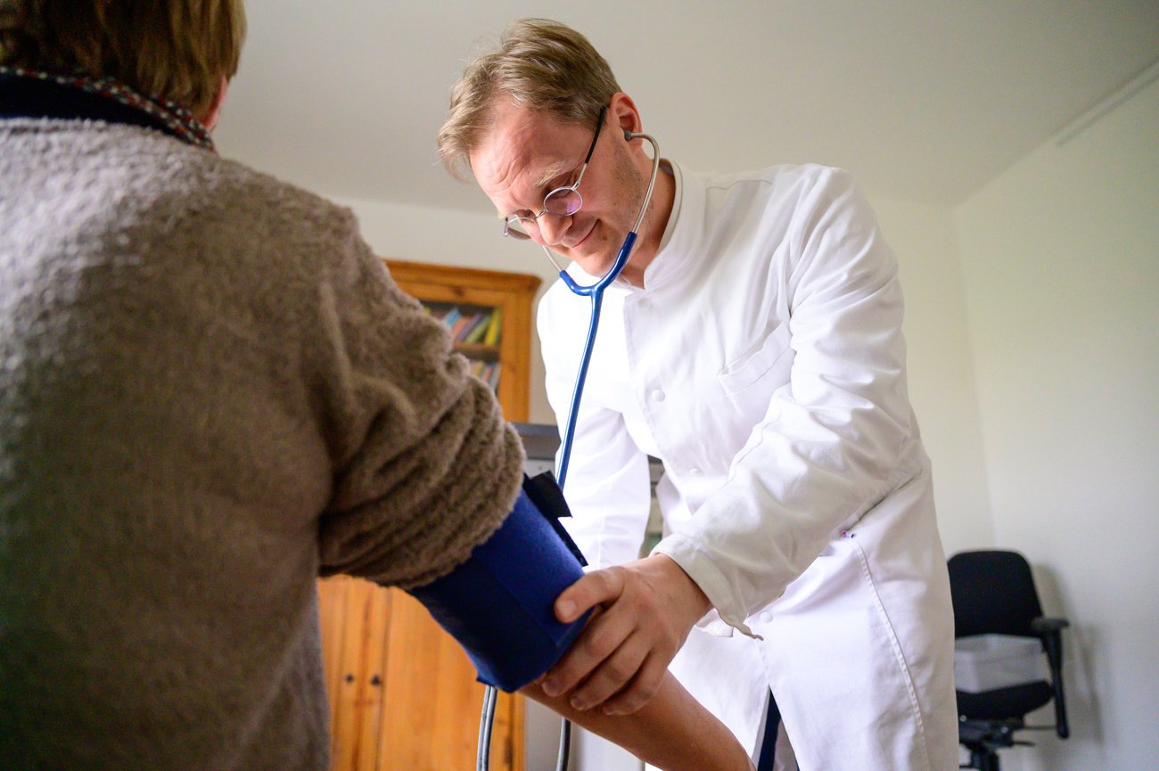 Was für ein Gesundheitswesen wollen wie? «Wer weniger Staat will, sollte der Erste sein, der dem Versprechen misstraut, der Staat könne Qualität messen». Bild: Keystone