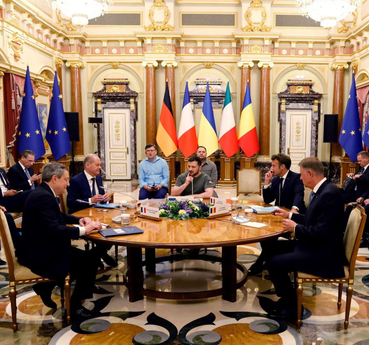 Hohe Erwartungen: Olaf Scholz und Emmanuel Macron im Gespräch mit Wolodimir Selenski.