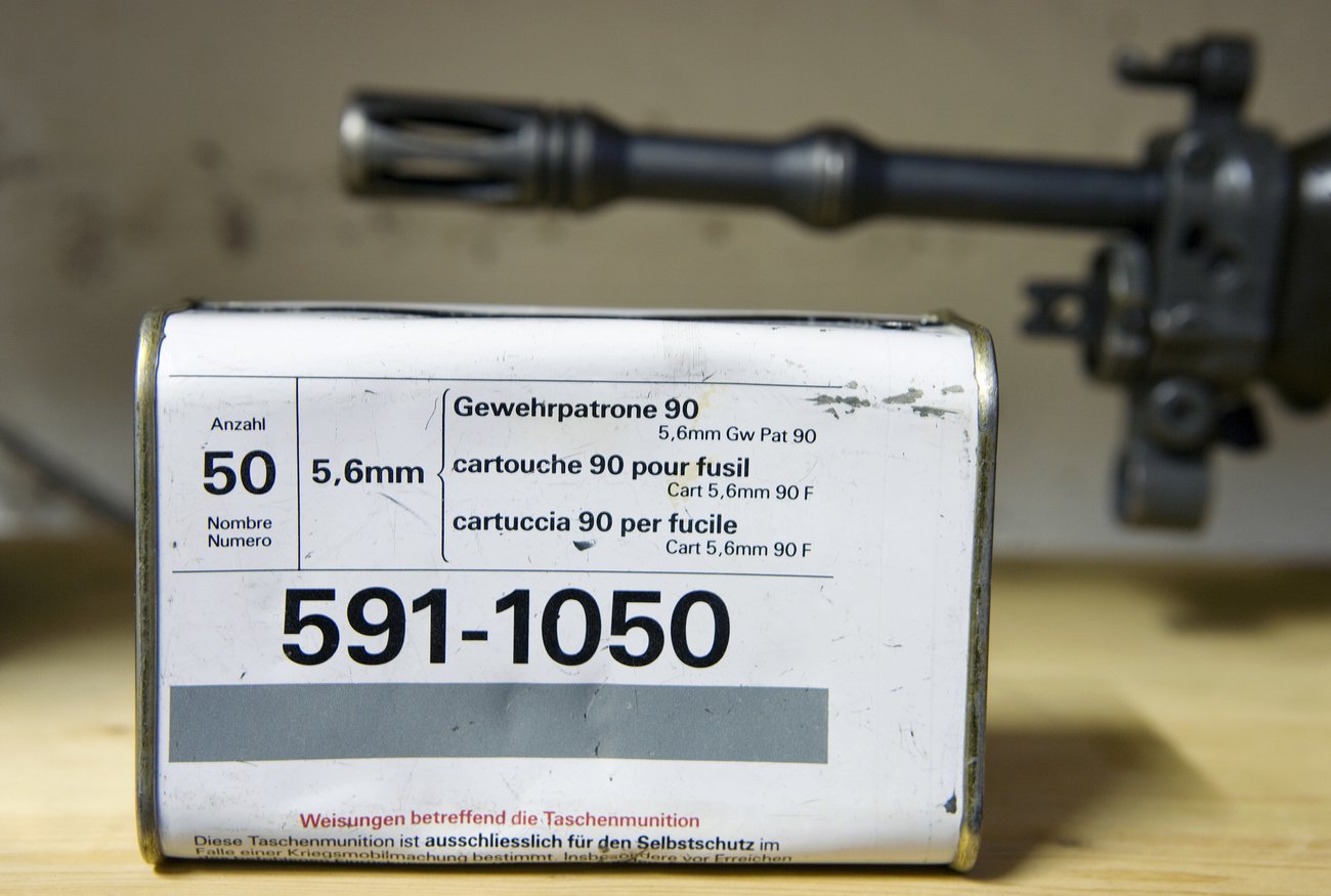 Bis 2007 bei jedem aktiven Angehörigen der Armee gelagert: eine Dose mit 50 Schuss Munition. Archivbild: Keystone