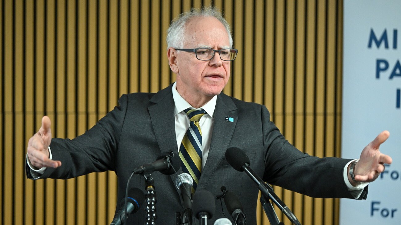 Der demokratische Gouverneur Tim Walz tritt wegen des Sozialbetrugsskandals zurück. Bild: Keystone