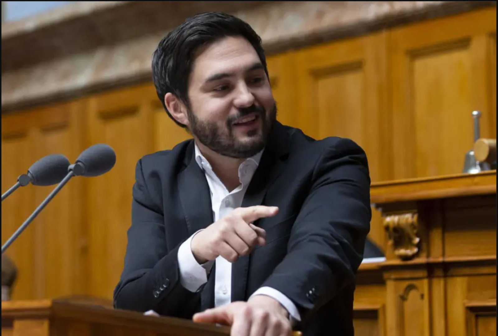 Cédric Wermuth, Rächer der Enterbten und Beschützer der Witwen und Waisen. Auftritt im Nationalrat.