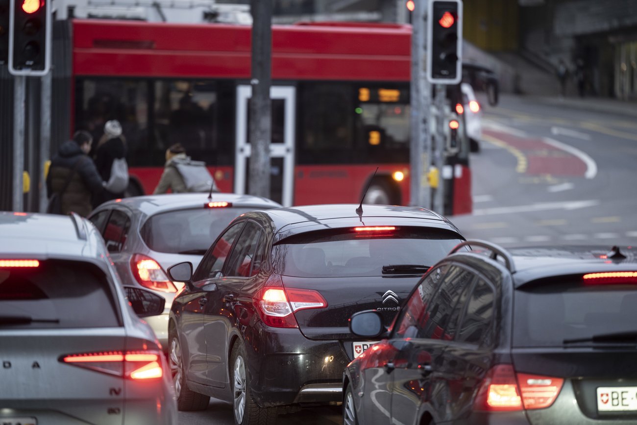 Nicht nur da, auch in praktisch allen links-grün regierten Städten – das sind in der Zwischenzeit leider fast alle – wird dem Autoverkehr das Leben schwergemacht. Bild: Keystone