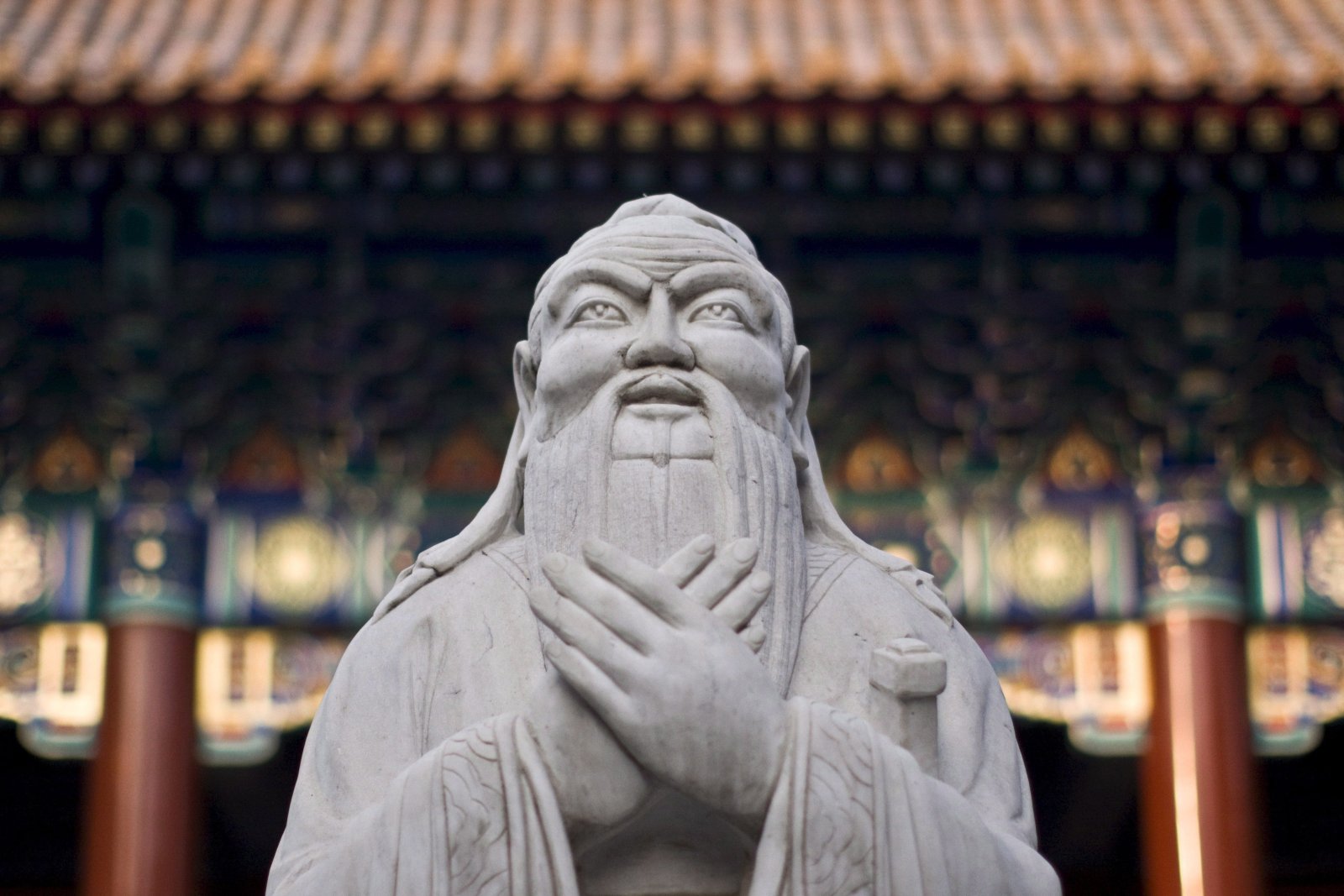 Konfuzius-Statue vor dem kürzlich renuvierten Konfuzius-Tempel in Beijing. (Bild: Keystone)