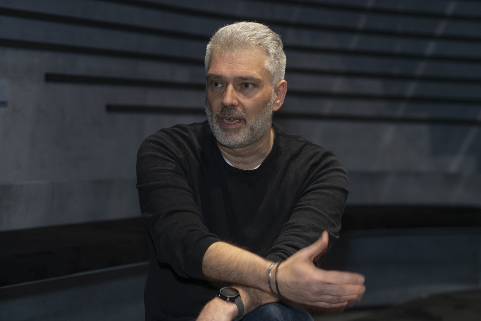 SRF-Fernsehmoderator Sandro Brotz im Gespräch mit dem Nebelspalter im März 2022 (Bild: André Springer)