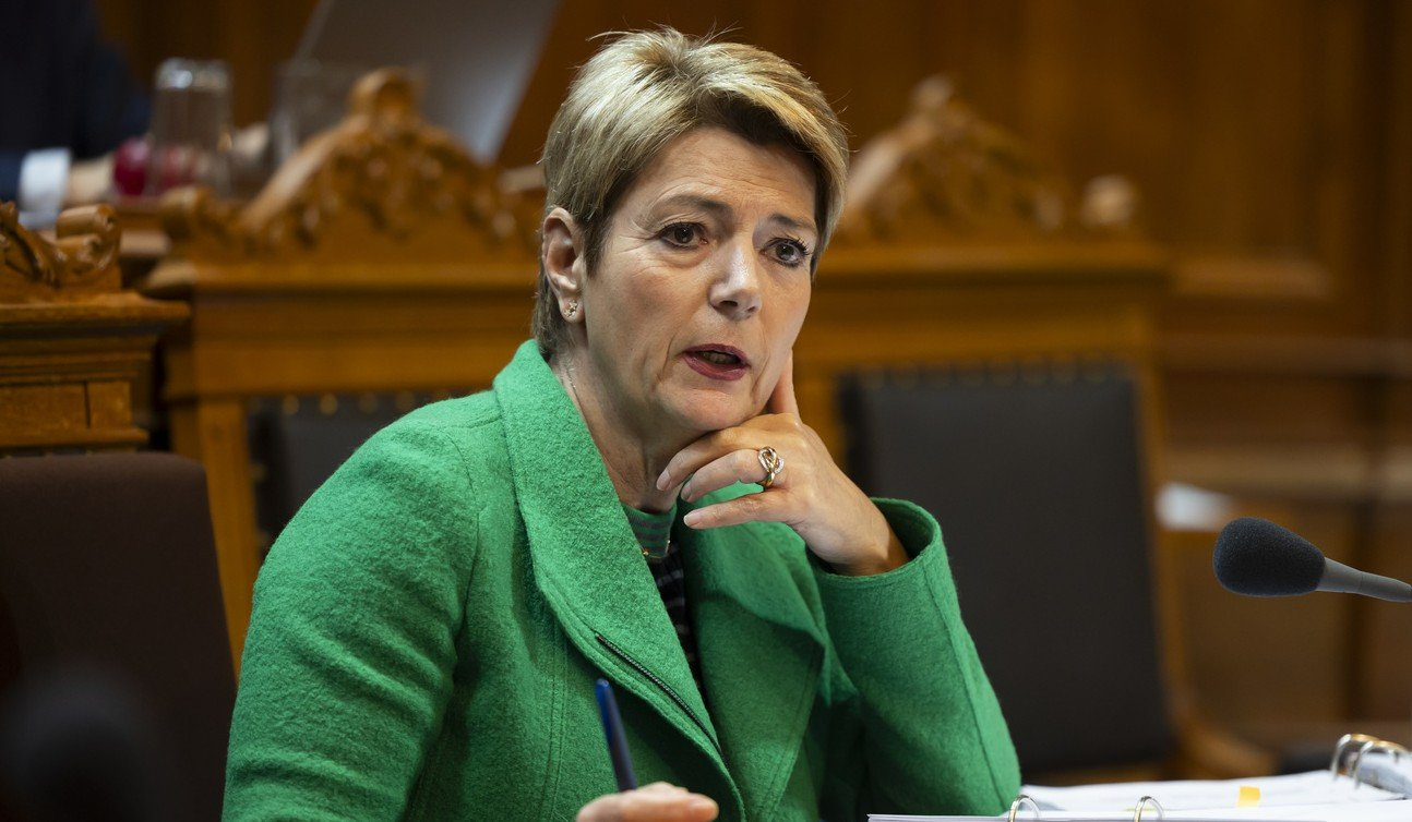 «Jetzt habe ich es begriffen. Was auch immer ich tue oder nicht tue, es ist falsch»: Bundespräsidentin Karin Keller-Sutter. Bild: Keystone