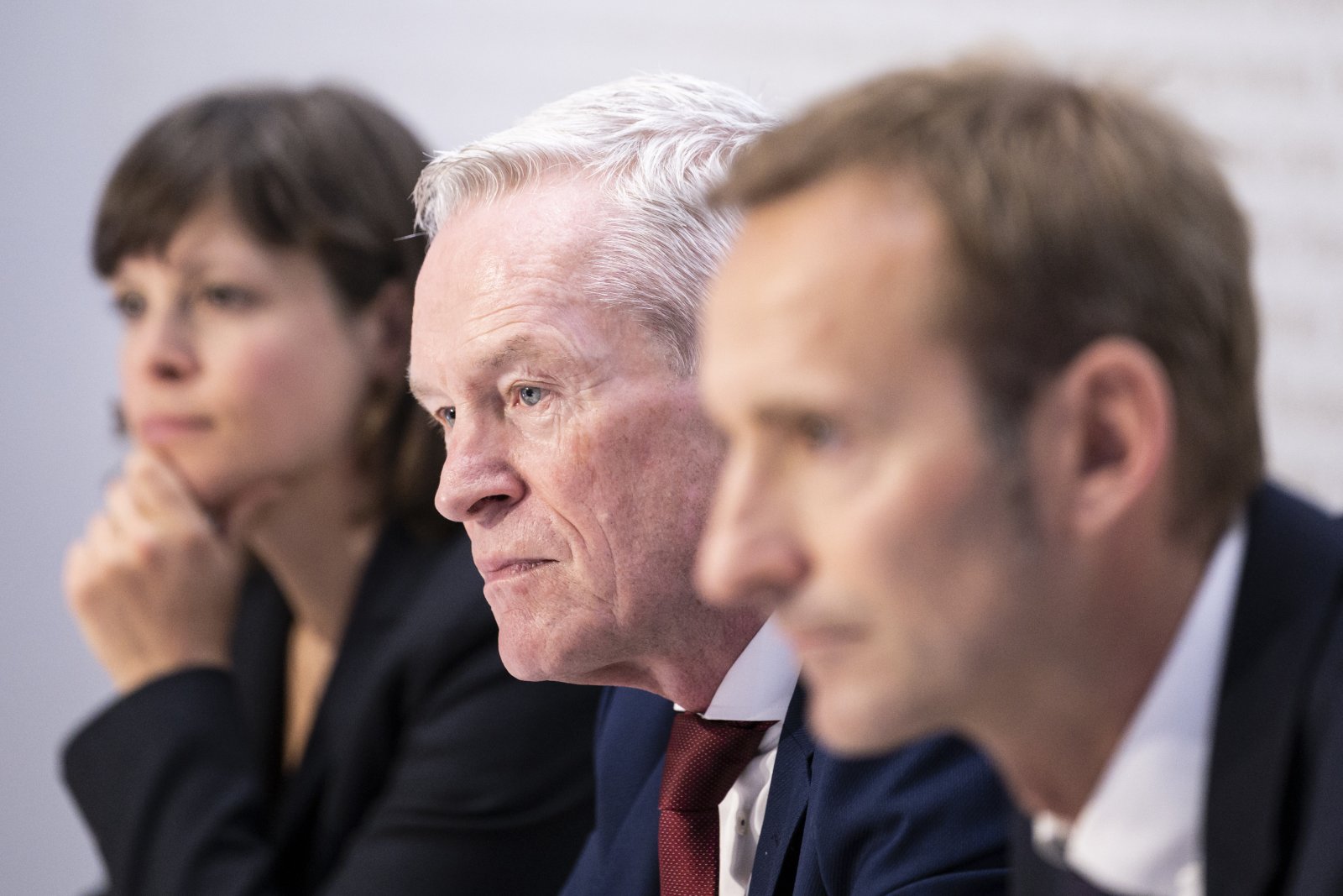 Die Elcom warnt vor Strommangel. V.l.n.r.: Laurianne Altwegg, Vizepräsidentin / Werner Luginbühl, Präsident / Urs Meister, Geschäftsführer. Bild: Keystone