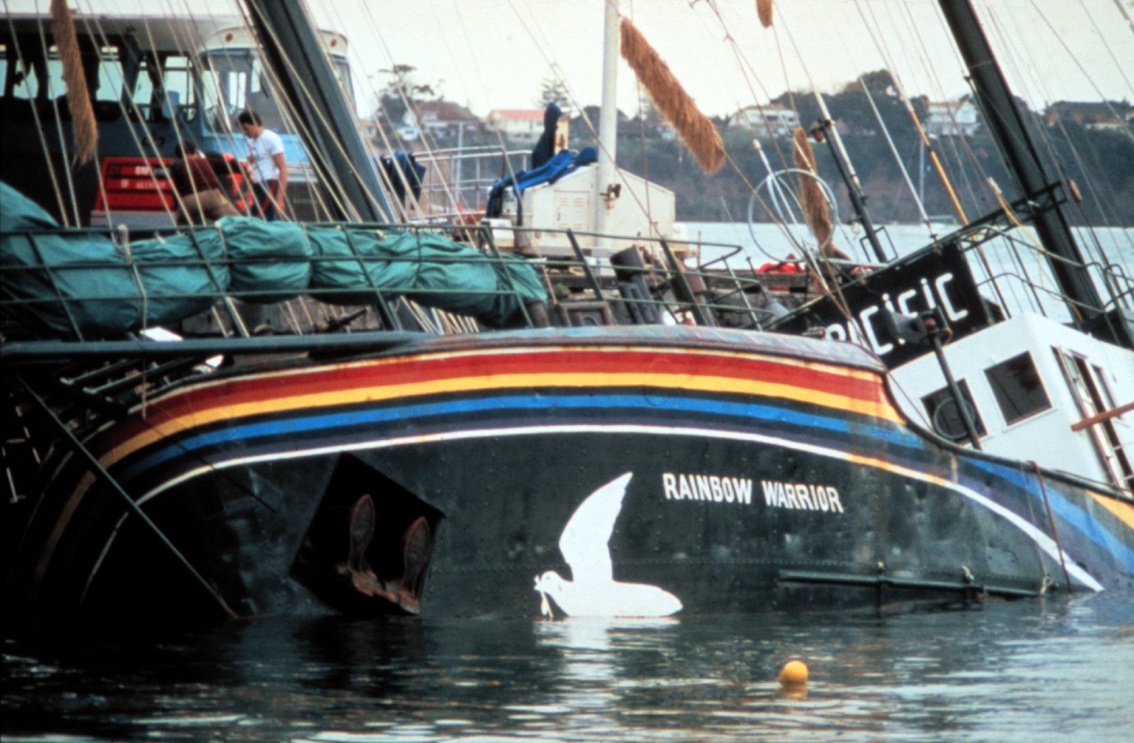 Trotz gescheiterter Aktion mit Todesfolge wurde General Jean-Claude Lesquer nach der Versenkung der «Rainbow Warrior» in Frankreich zum «Grossoffizier der Ehrenlegion» ernannt. Bild: Keystone