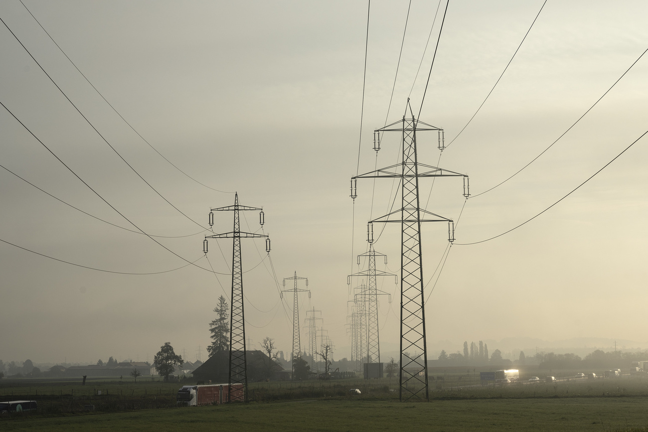 Die Strompreise steigen 2024 auch wegen Investitionen in die Netze. Bild: Keystone