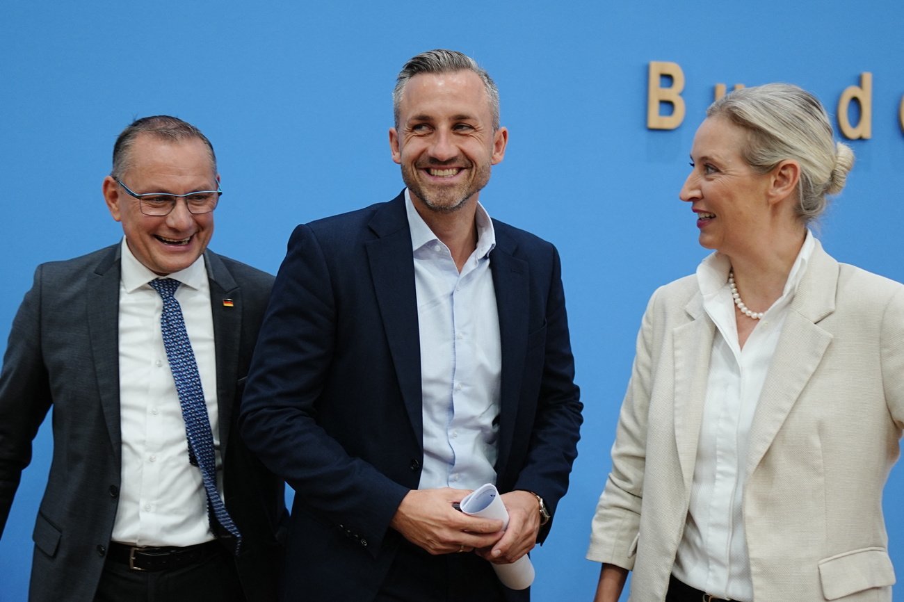 Trotz Gegnerschaft der Medien, steigt die Popularität der AfD: Tino Chrupalla, Ulrich Siegmund und Alice Weidel.