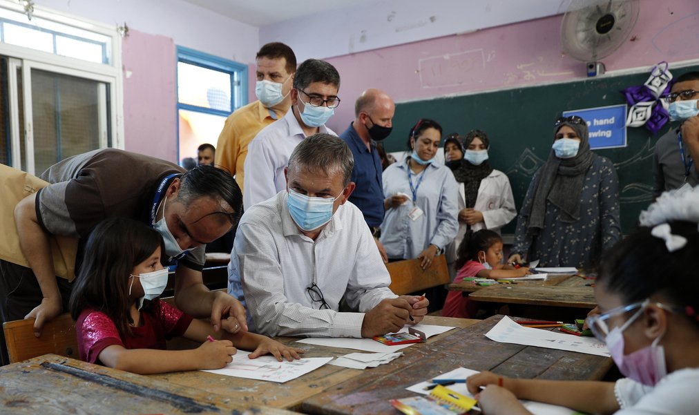 UNRWA-Präsident Philippe Lazzarini auf Schulbesuch. (Bild: Keystone)