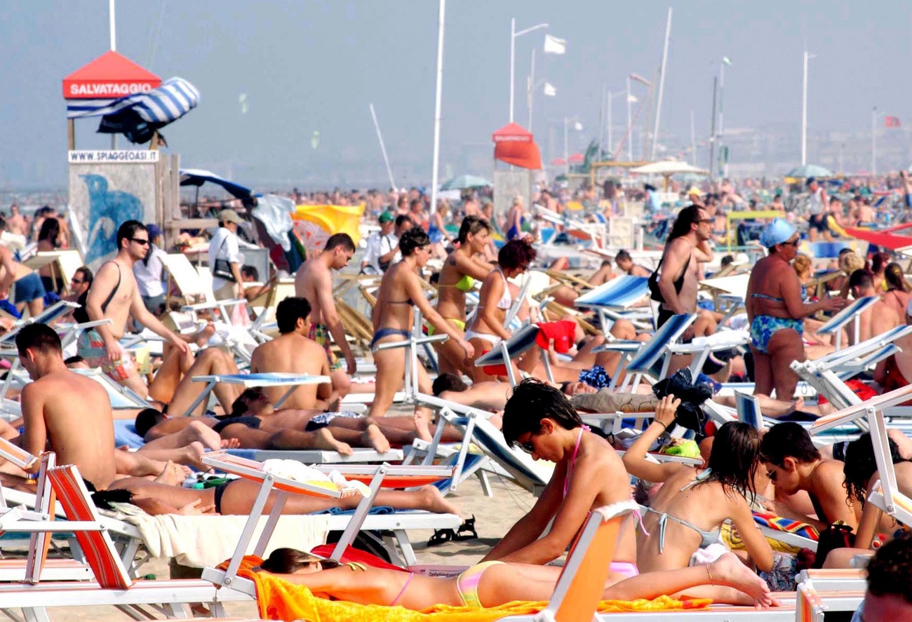 Schon immer zog es die Menschen in Europa im Sommer in den Süden. Bild: Keystone