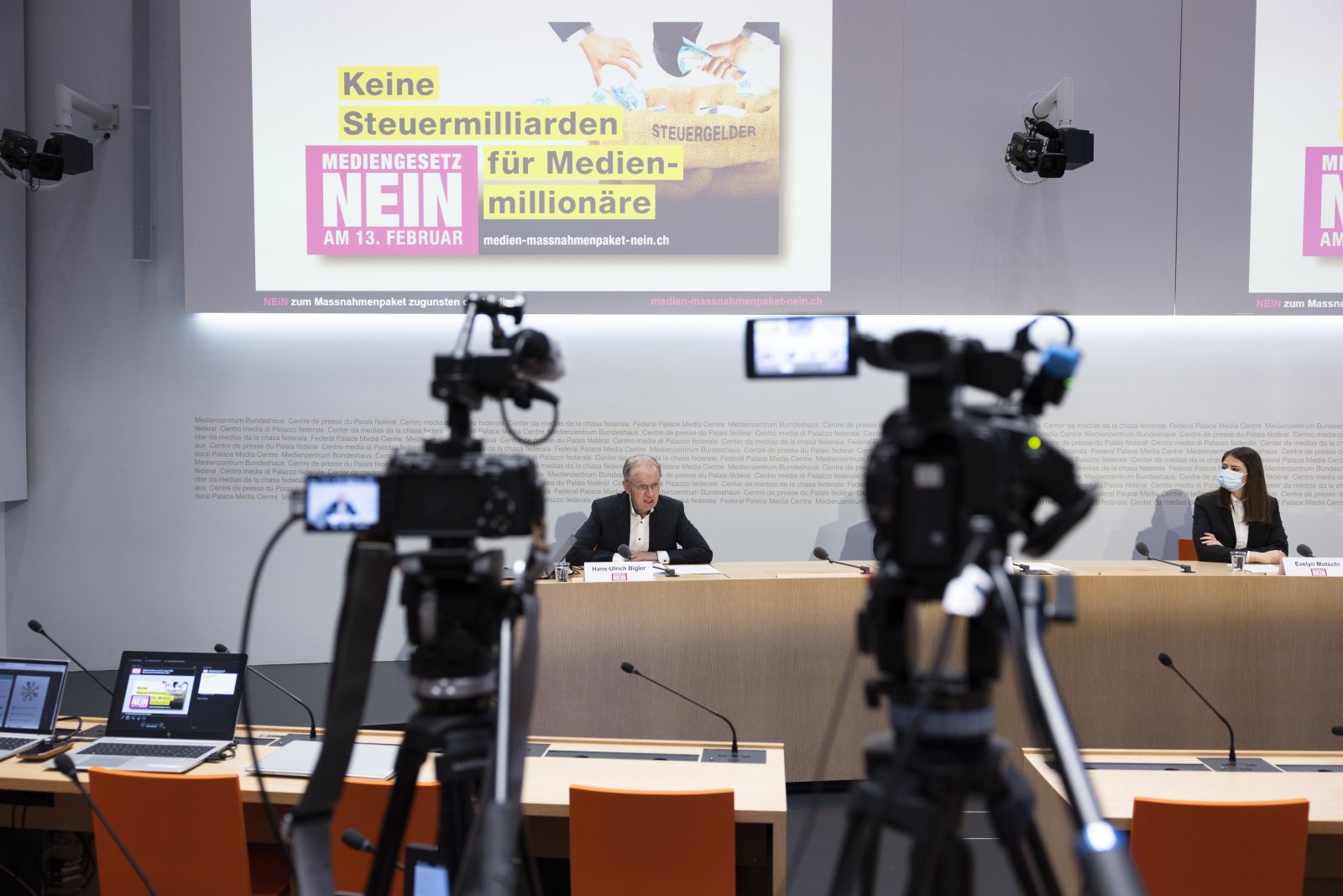 Medienkonferenz des Komitees «Mediengesetz Nein». Foto: Keystone/Peter Klaunzer