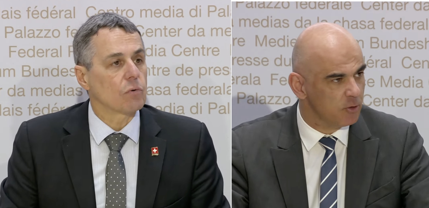 Bundespräsident Ignazio Cassis und Bundesrat Alain Berset bei der Verkündigung der jüngsten Entscheide. (Screenshot: Youtube)