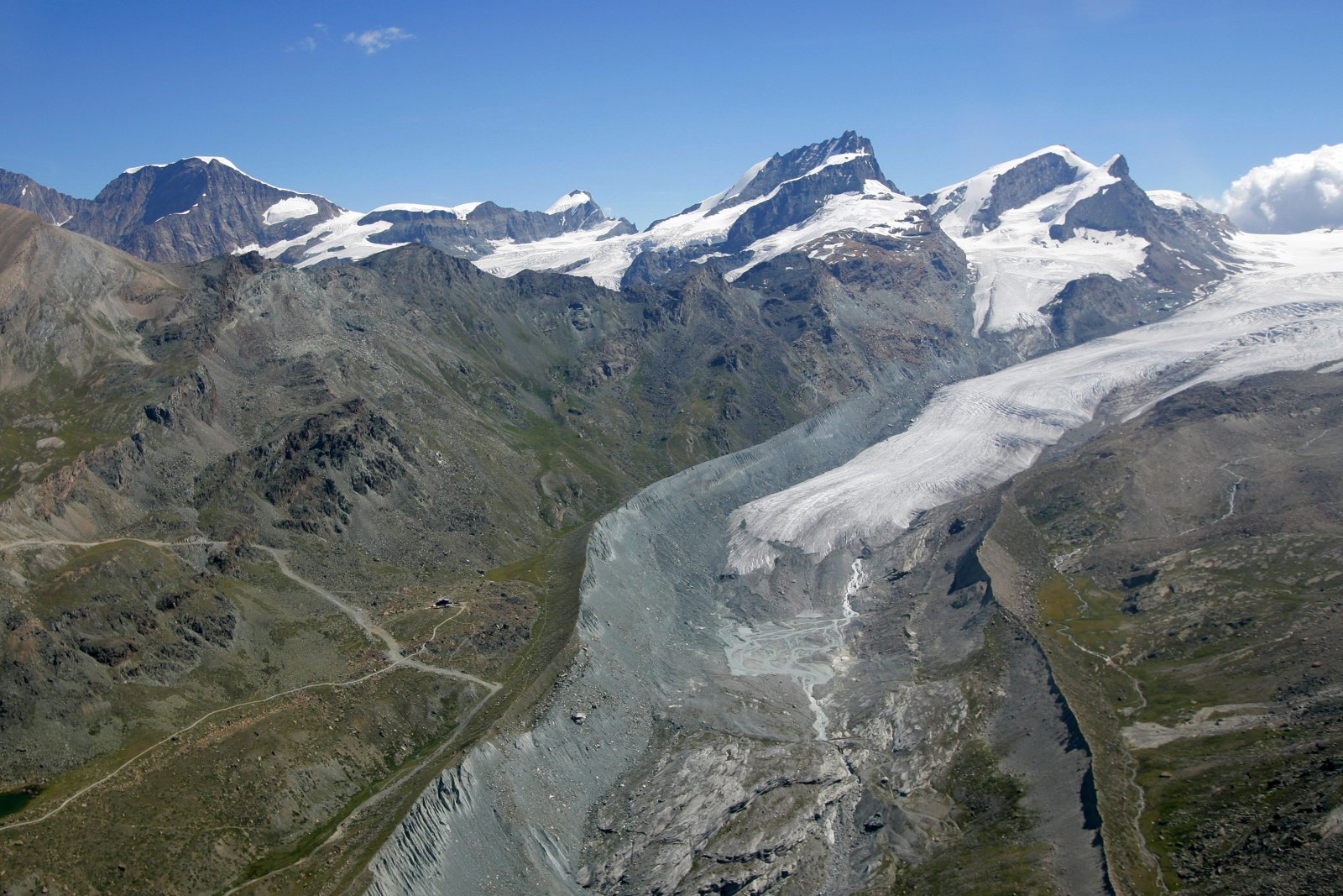 Die Spuren des Rückzugs sind deutlich zu erkennen: Findelgletscher bei Zermatt im Wallis. Bild: Keystone