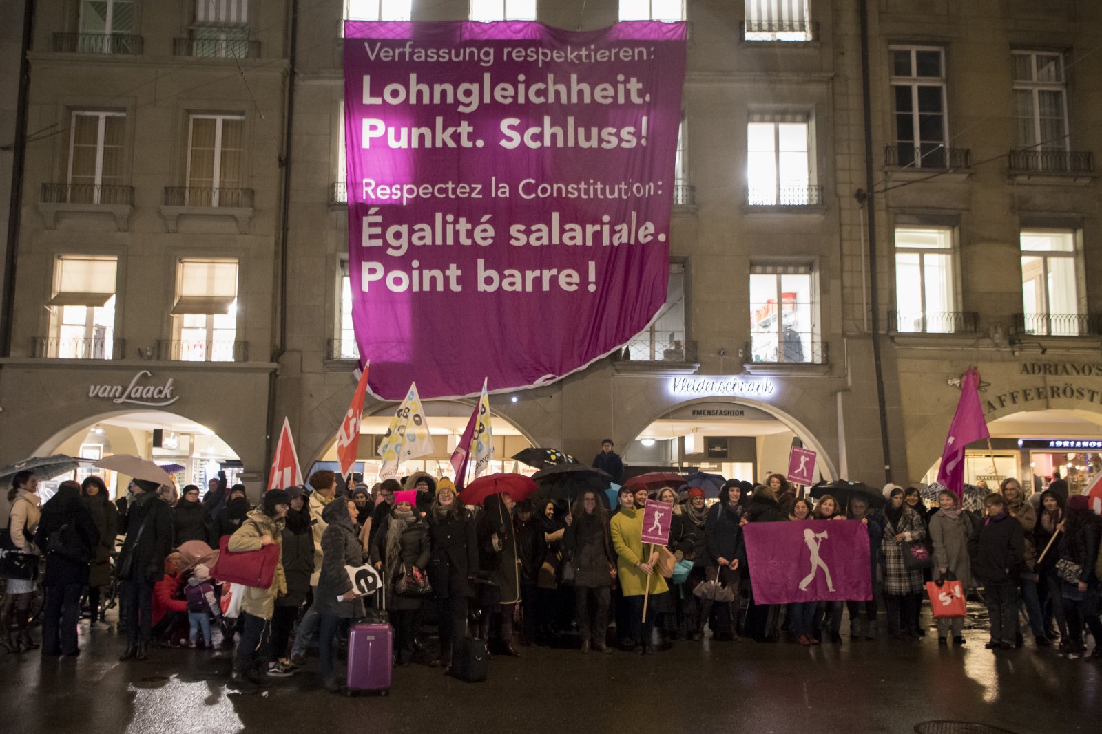 Auch im nächsten Juni wollen die Gewerkschaften für gleiche Löhne für Frauen und Männer demonstrieren. Die statistische Grundlage für die behauptete Diskriminierung fehlt bis heute. (Archivbild: Keystone)