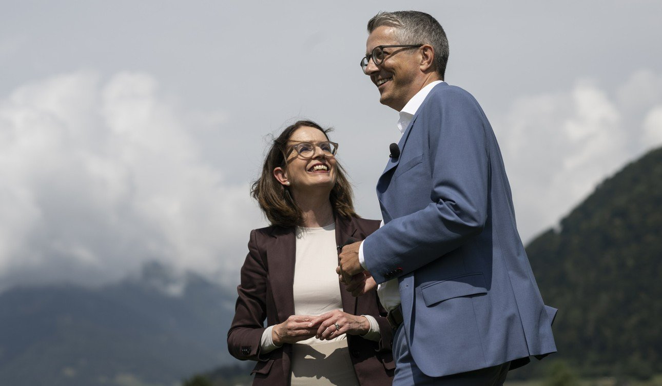 Uff, es ist geschafft! Das voraussichtliche neue Präsidium der FDP: Nationalrätin Susanne Vincenz-Stauffacher und Ständerat Benjamin Mühlemann. Bild: Keystone