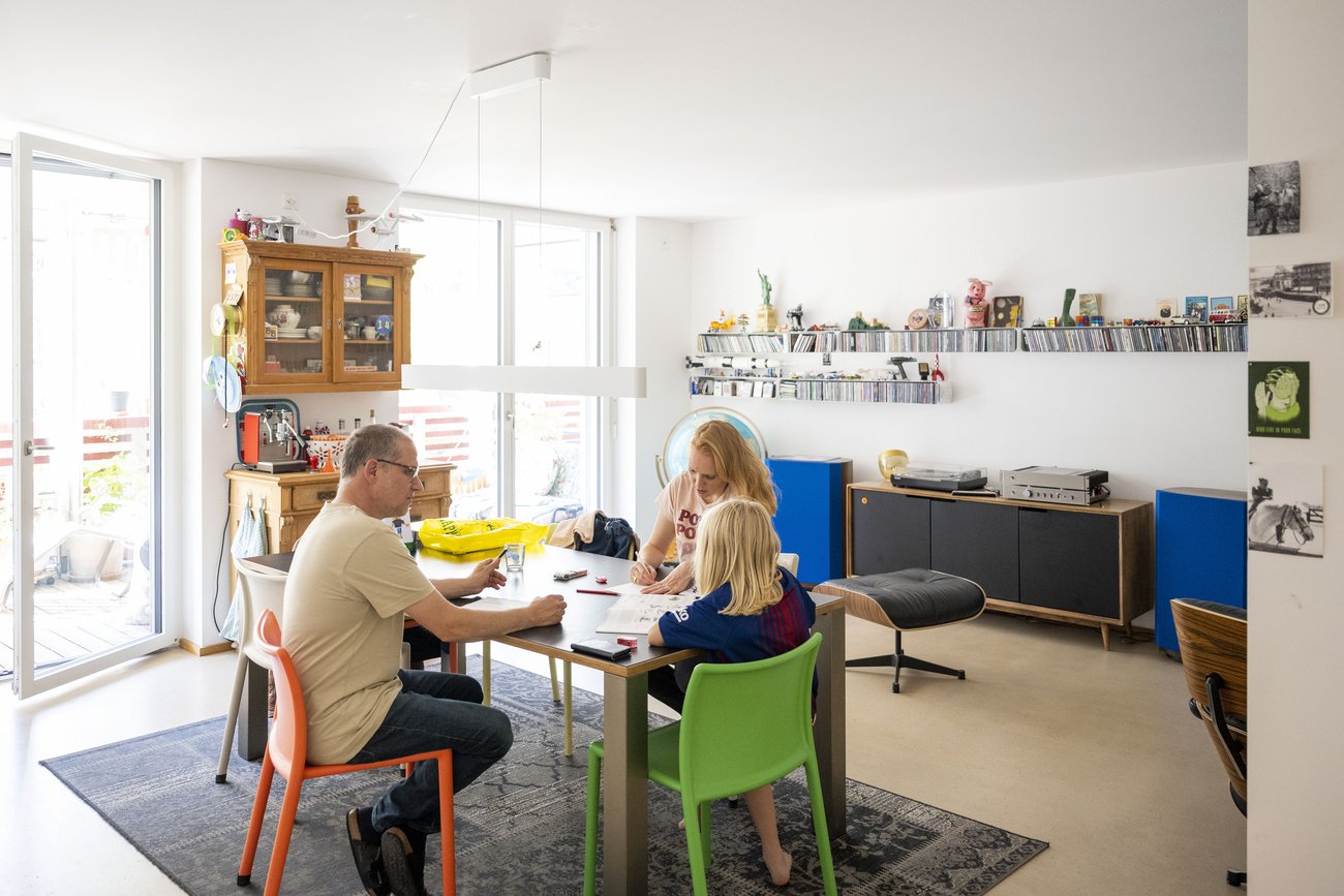 Tiefere Steuern bedeuten bessere Familienpolitik, findet die Studie des IWP. Bild: Keystone