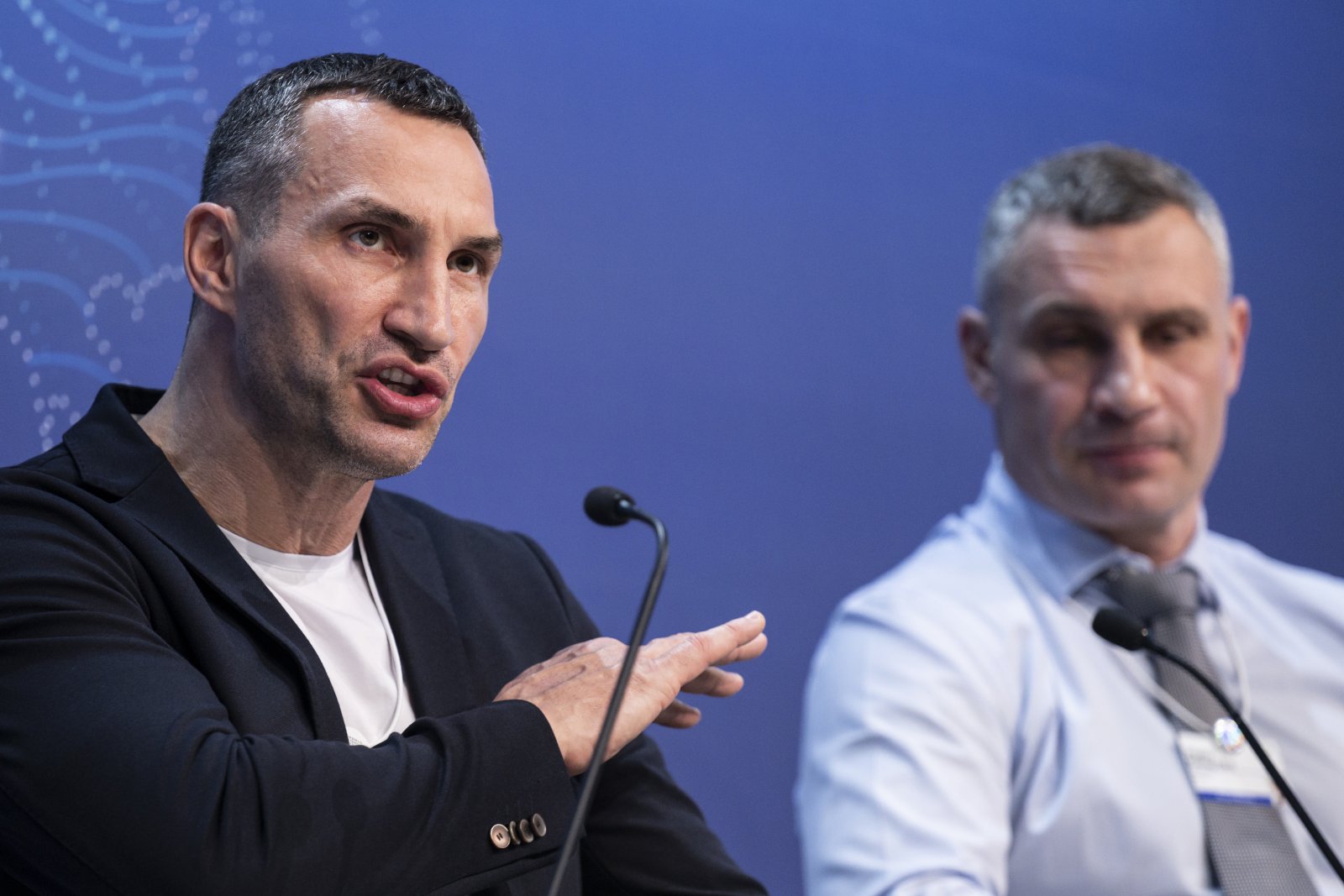 Bleibt unwidersprochen, wenn er zur verbalen Rechten greift und die Schweiz kritisiert: Wladimir Klitschko, ehemaliger Boxer und heutiger Bürgermeister von Kiew. Bild: Keystone