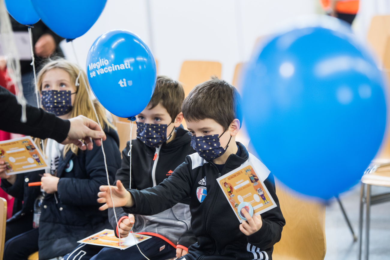 Das BAG hat sogar die Impfung von Fünfjährigen empfohlen: Impfaktion im kantonalen Impfzentrum in Giubiasco (TI) im Januar 2022. (Bild: Keystone)