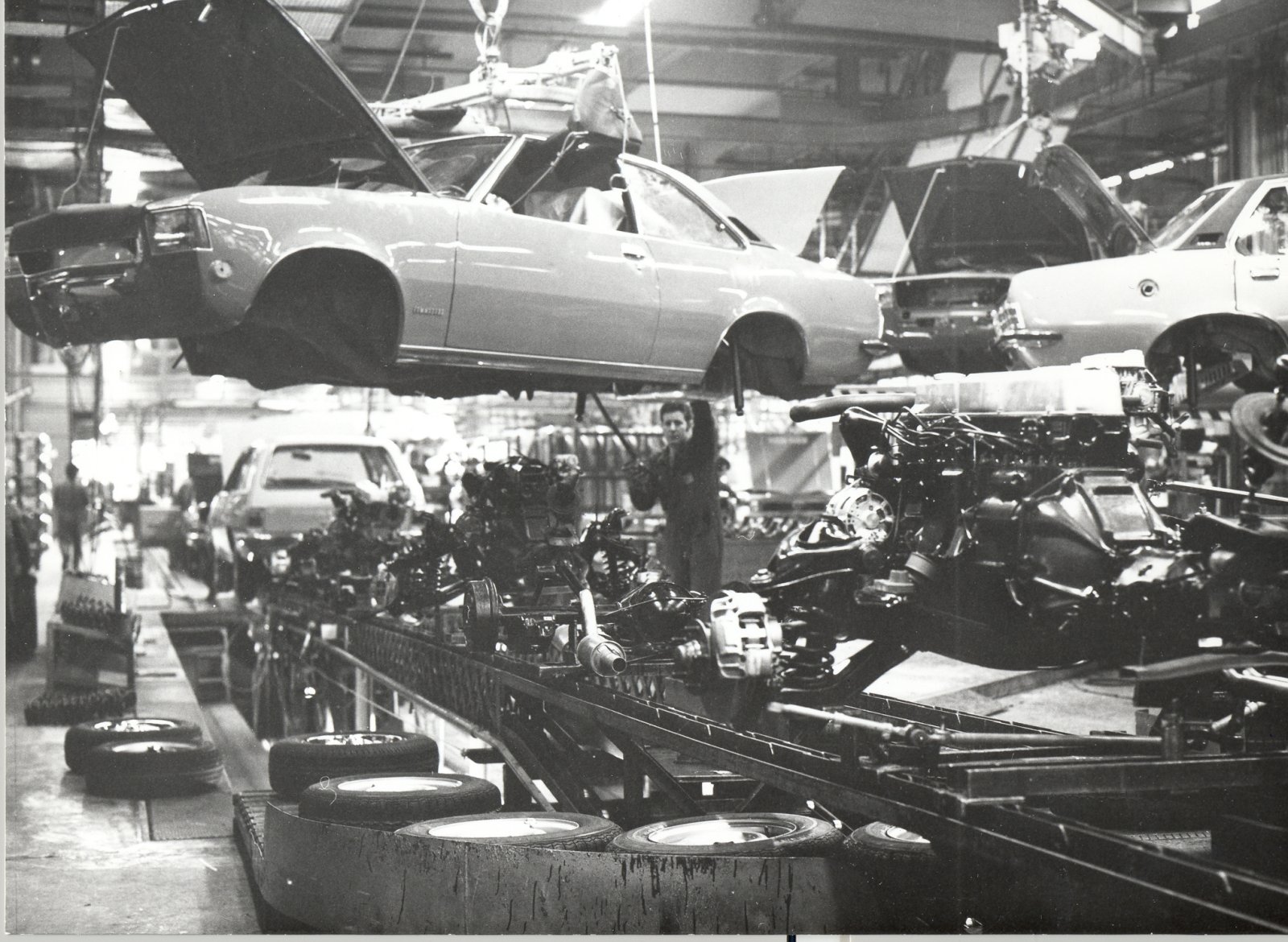 Automontage 1935 bis 1974 in Biel/Bienne.