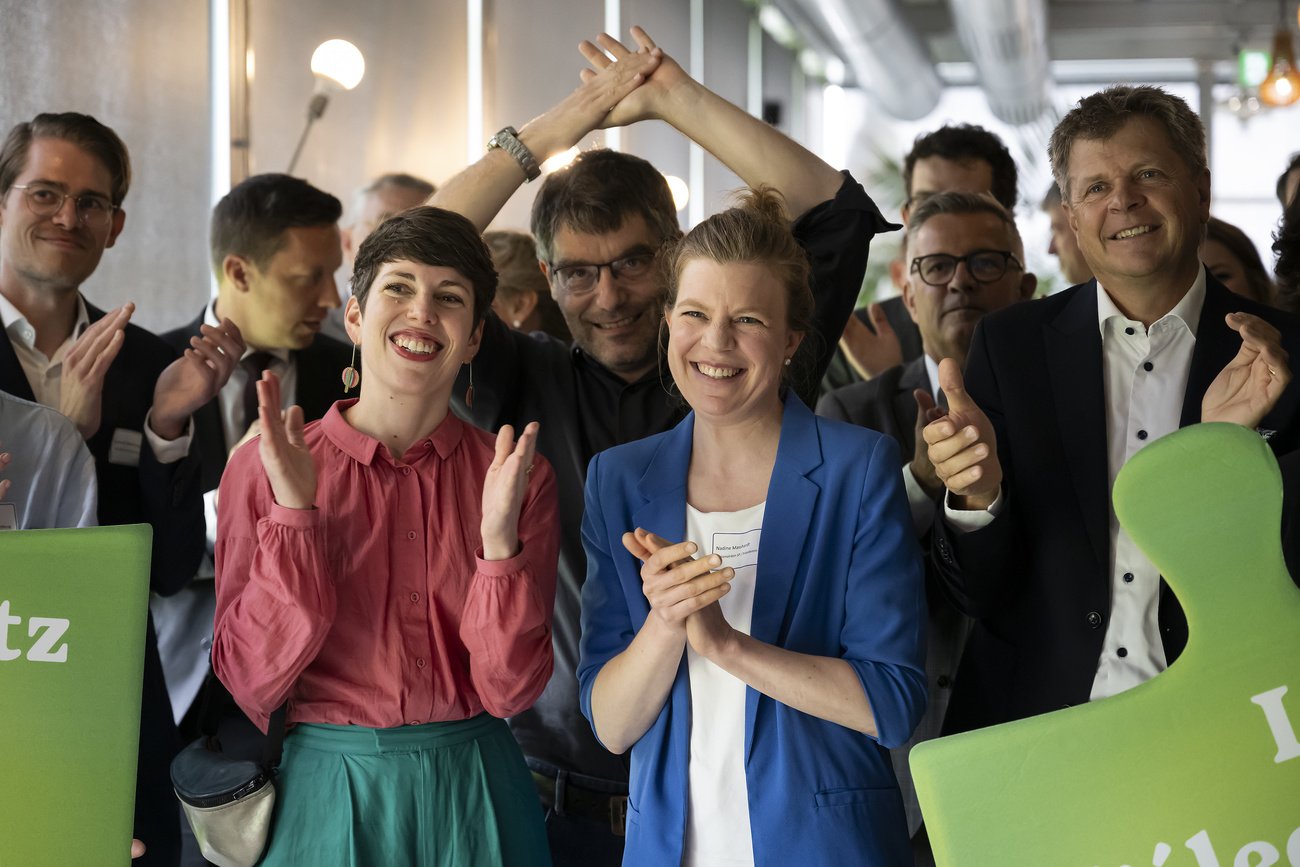 Bei der Abstimmung über das Stromgesetz noch vereint: Lisa Mazzone (Grüne), Nadine Masshardt (SP) und Jürg Grossen (GLP, von links nach rechts). Bild: Keystone