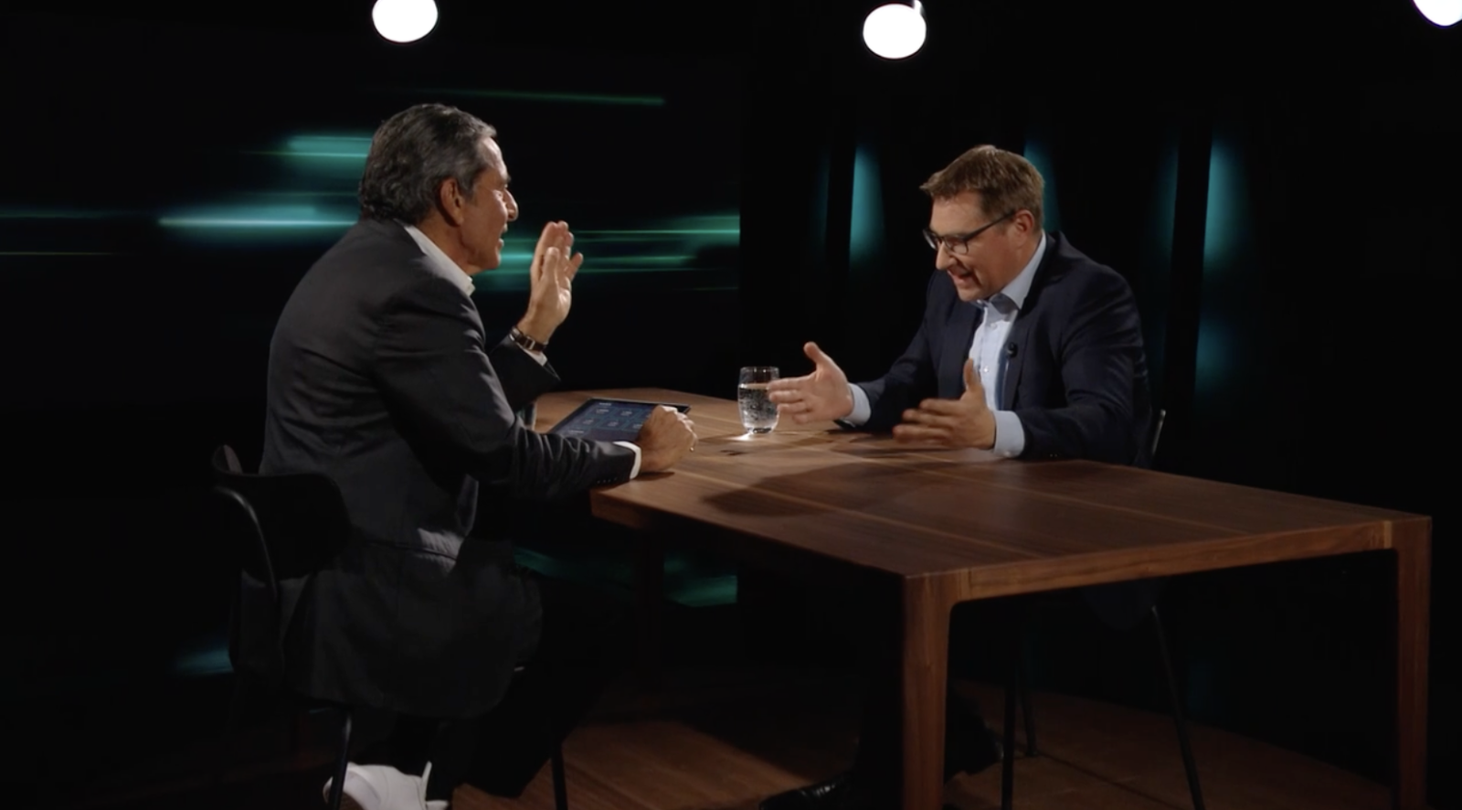 Roger Schawinski bei der ersten Ausgabe seiner Sendung auf «Blue» mit Toni Brunner als Gast. (Screenshot: Blue Zoom)