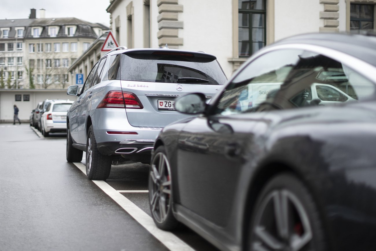 SUV sollen mehr bezahlen zum Parkieren. In Paris und in Zürich. (Bild: Keystone)
