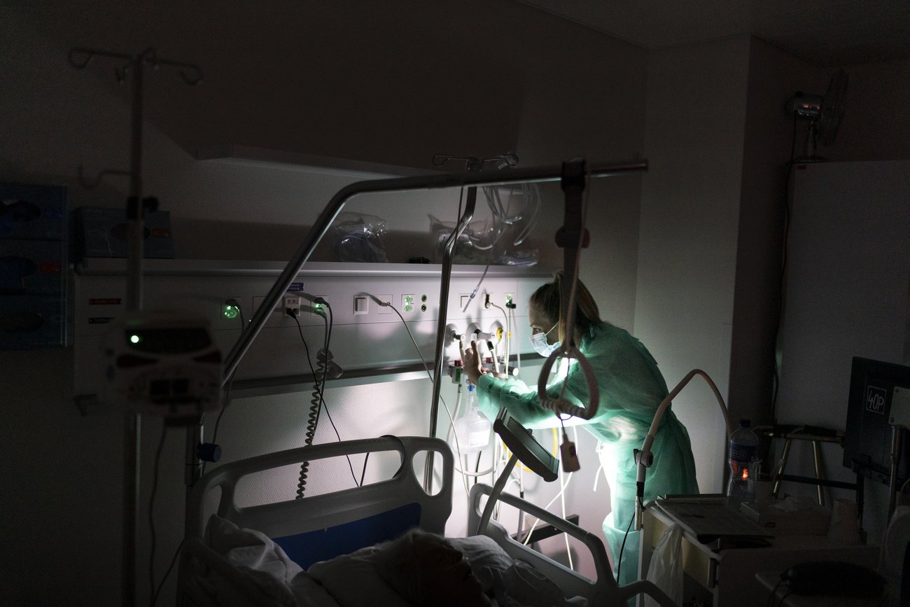 Für die Krankenkassen günstiger: Stationäre Behandlung mit Übernachtung. Bild: Keystone