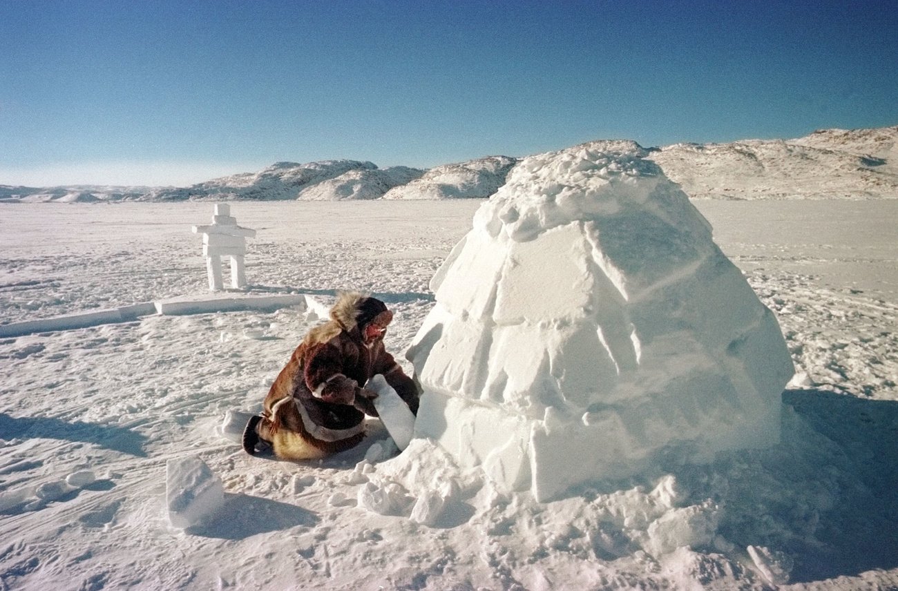 Darf man noch Eskimo sagen? Iglubau in der Arktis. Bild: Keystone