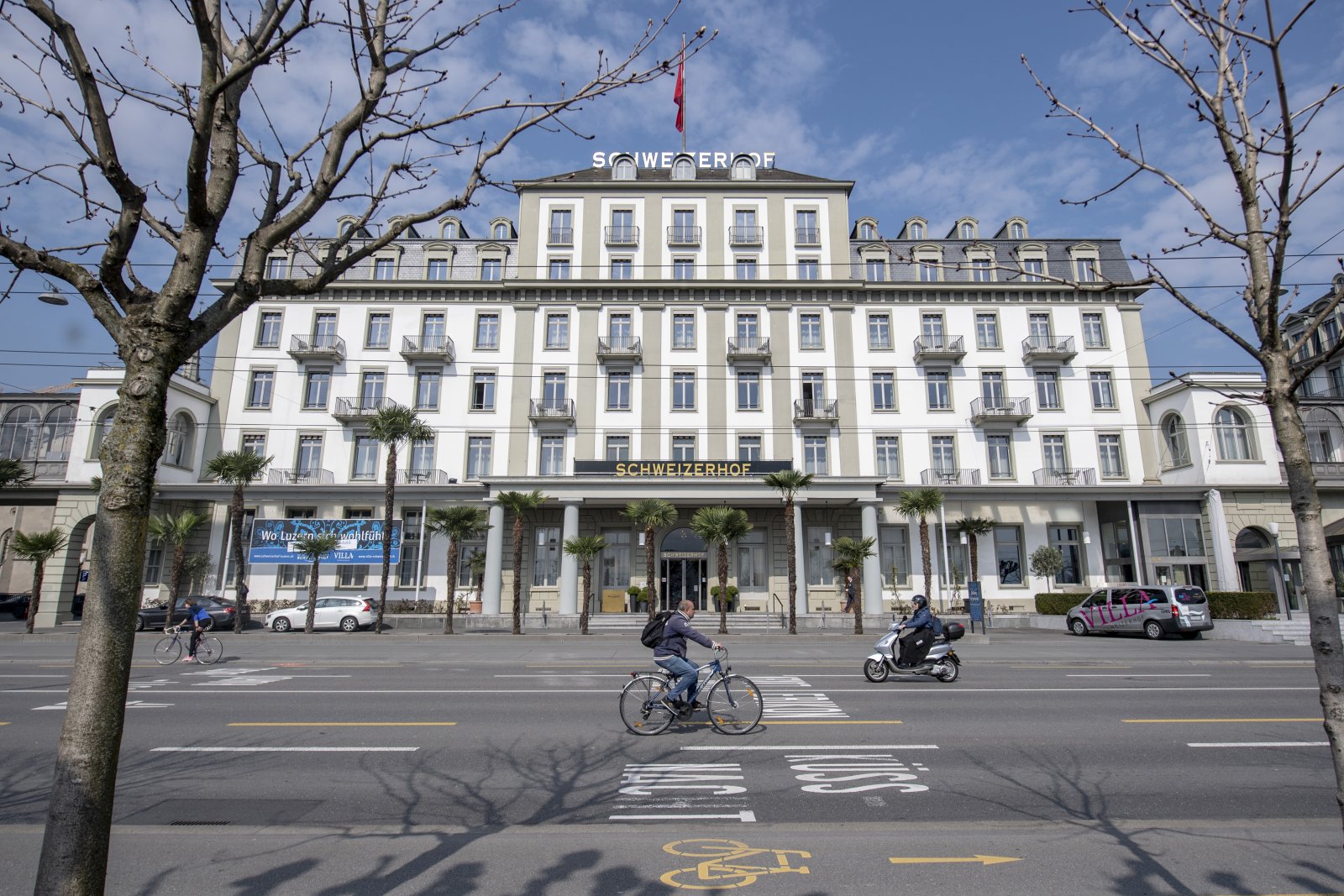 Muss Gäste aus Drittstaaten aus dem Restaurant weisen, obwohl sie geimpft sind: Hotel Schweizerhof in Luzern (Bild: Urs Flüeler/Keystone)