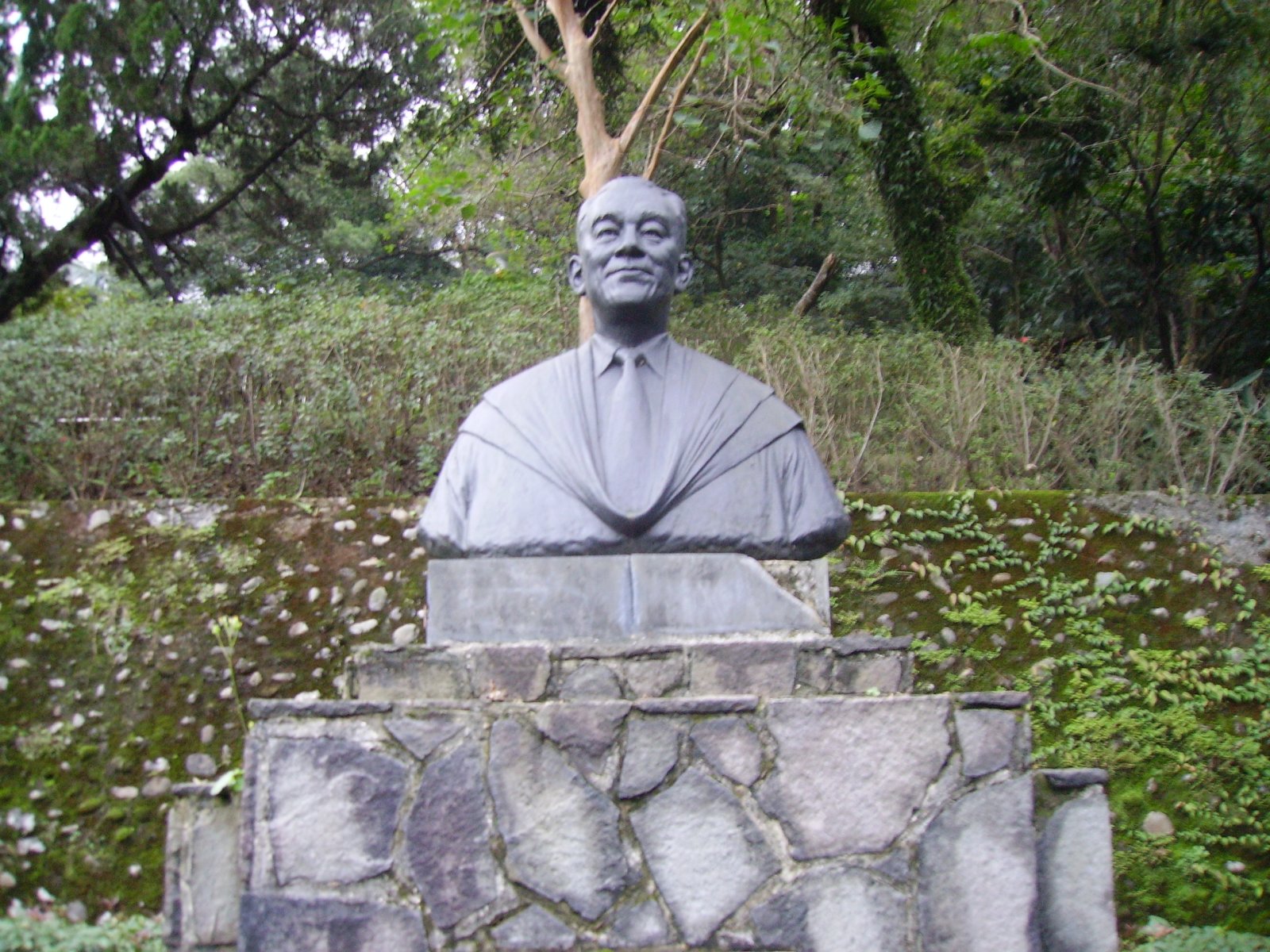 Ein Denkmal in Taipeh: Der pragmatische Pazifist Hu Shi. Foto: Wikipedia