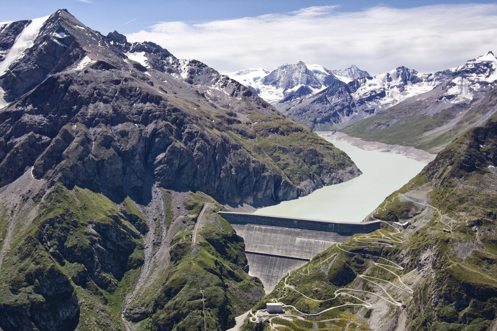 Die Wasserkraft beschert der Schweiz ein Winterstrom-Problem: Staumauer der Grand-Dixence im Wallis. Bild: Keystone