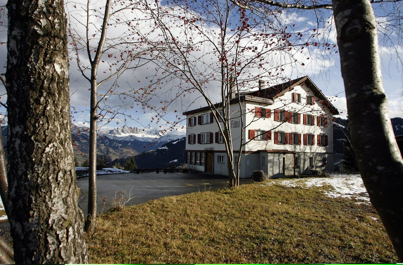 Keine Anwesenheitspflicht während der Nacht: Das Bündner Ausreisezentrum Flüeli oberhalb Valzeina. Bild: Keystone