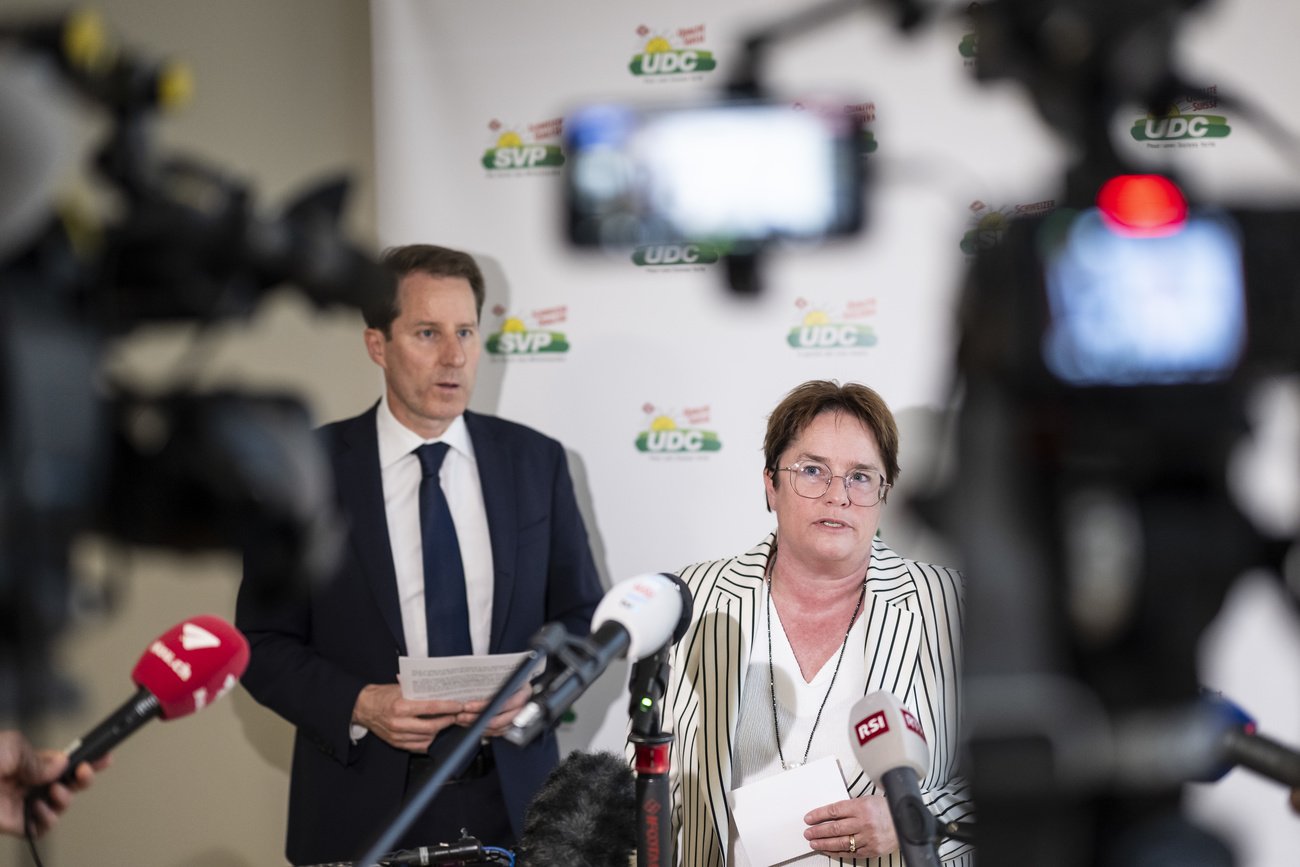Konnten einen Blick in die EU-Verträge werfen: SVP-Fraktionschef Thomas Aeschi und SVP-Vizepräsidentin Magdalena Martullo-Blocher bei der Medienkonferenz vom Mittwoch. Bild: Keystone