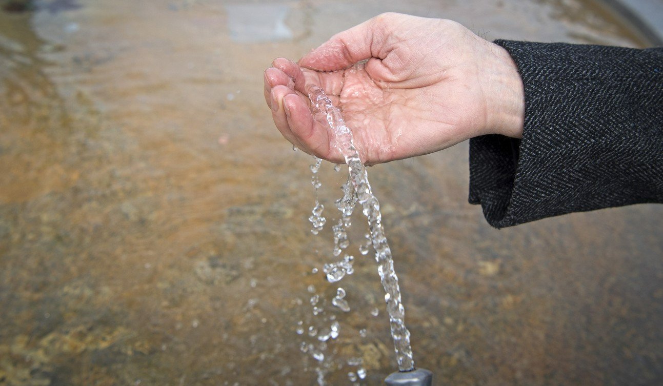 Die Bundesverwaltung hat selbstherrlich gehandelt: Trinkwasser, Bild: Keystone