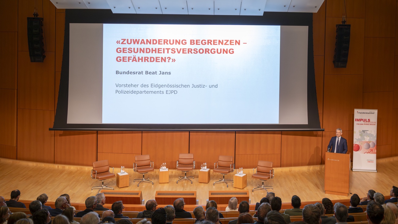 Bundesrat Beat Jans sprach am 16. April 2026 an einem Anlass der Handelskammer beider Basel über die Nachhaltigkeits-Initiative. Bild: Keystone