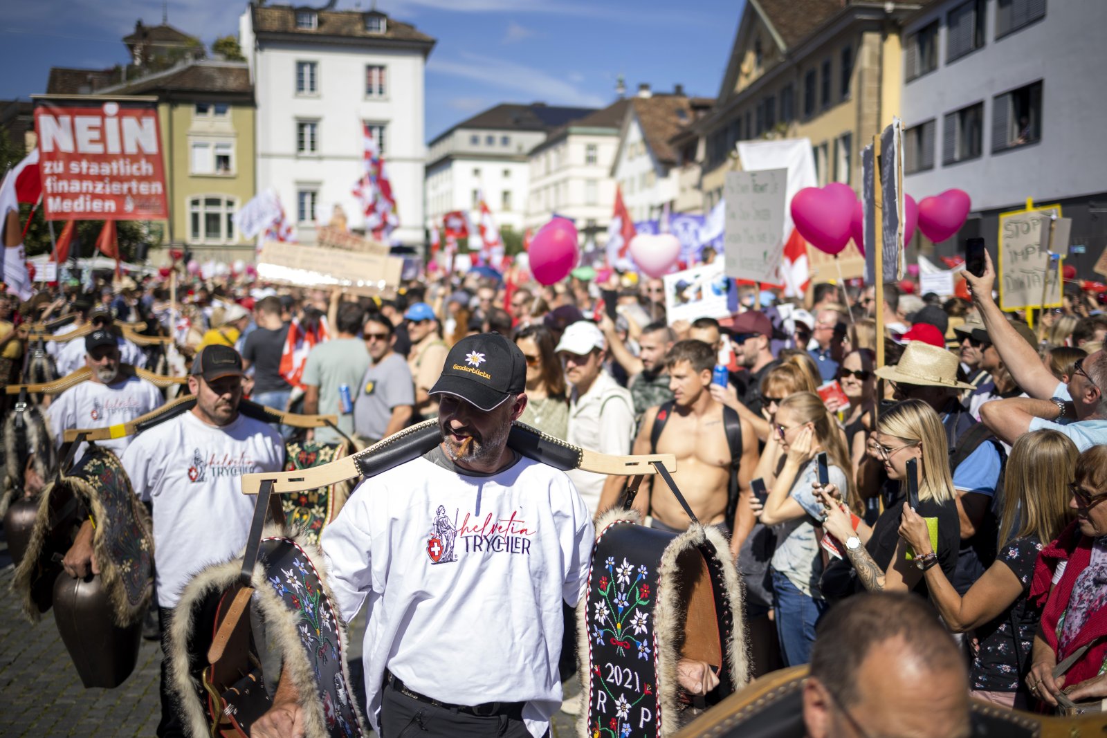 Trychler statt Vermummte als Blickfang - eine der vielen friedlichen Coronademonstrationen (hier in Winterthur).
Bild: Keystone