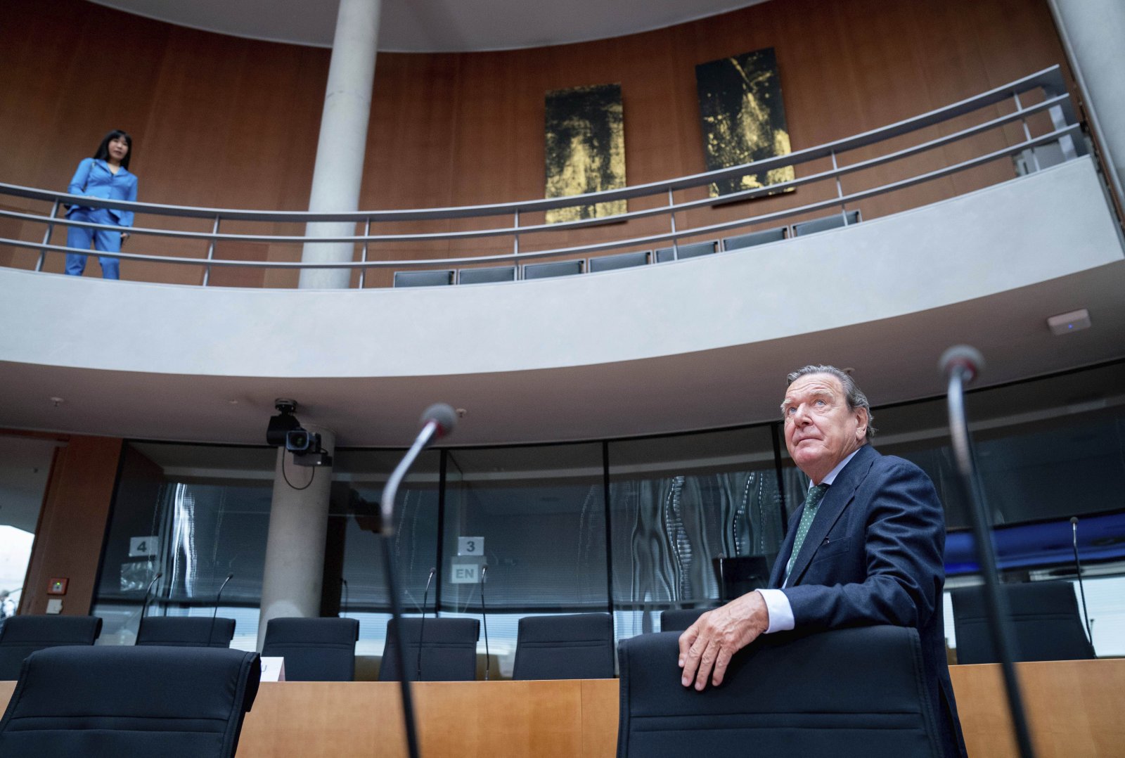 Gerhard Schröder und seine Frau Soyeon Schröder-Kim bei einer Anhörung zum Projekt «Nord Stream 2» im deutschen Bundestag im Juli 2020. (Bild: Keystone / Kay Nietfeld)