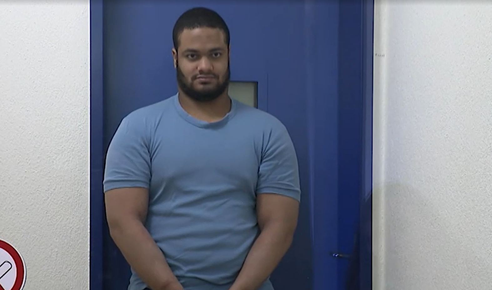 Immer wieder Gewaltausbrüche in der Zelle: Brian, alias Carlos. Bild: SRF Screenshot