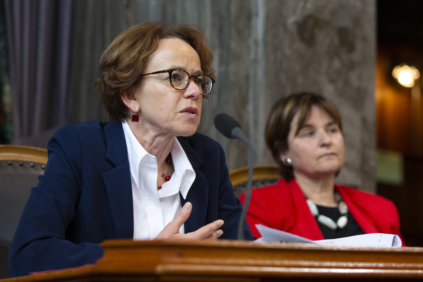 Die Favoritin, obwohl noch nichts klar ist, ob sie kandidiert: die Basler Ständerätin Eva Herzog. (Bild: Keystone)