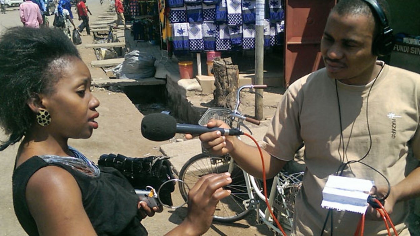 In Tansania finanziert die Schweiz lokale Radiosender in ländlichen Gebieten. Bild: BBC Media Action