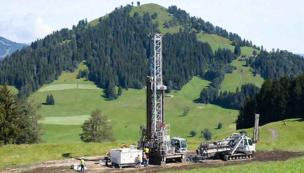 «Strategische Option mit langfristiger Relevanz für die Versorgungssicherheit»: Bohrung nach Uran im Napf-Gebiet der ETH Lausanne, Oktober 2025. Bild: EPFL