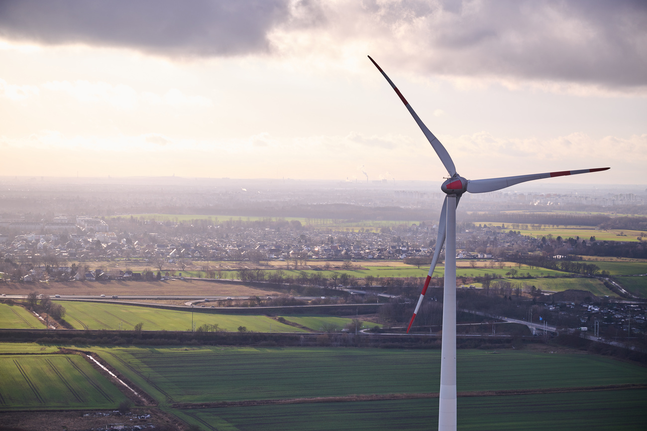 Windräder sind höher als die grössten Kirchtürme. Bild: Keystone