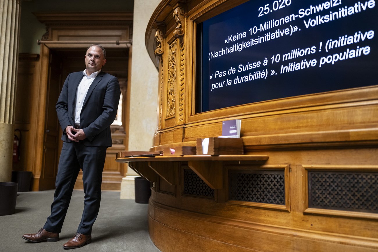 Die zweite Welle der Abstimmungsumfragen zeigt einen Nein-Trend bei der «Nachhaltigkeits-Initiative» der SVP. Für Parteichef Marcel Dettling stellen die Resultate einen Weckruf dar, dass die Befürworter auf der Zielgerade noch einmal Vollgas geben müssen. Bild: Keystone