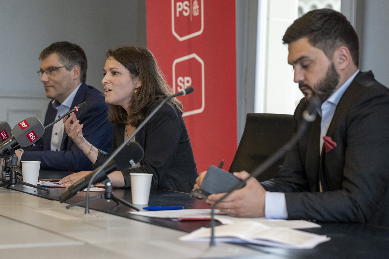 Diesmal keine Geschlechtervorgabe bei der SP: Fraktionspräsident Roger Nordmann (links) und die Co-Präsidenten Mattea Meyer und Cédric Wermuth an der Medienkonferenz vom Mittwoch. Bild: Keystone